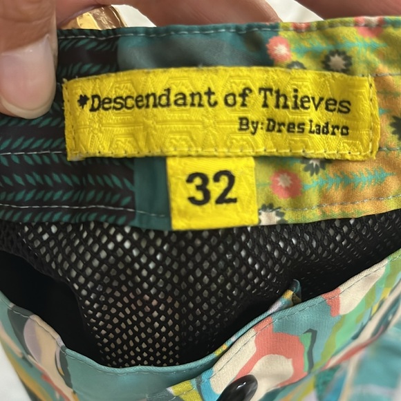 Descendant of Thieves 32  short - Picture 2 of 5